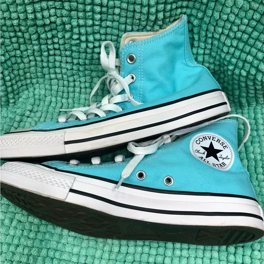 Converse Women’s High-Top Sneakers - Turquoise and White. Like New. Beautiful!